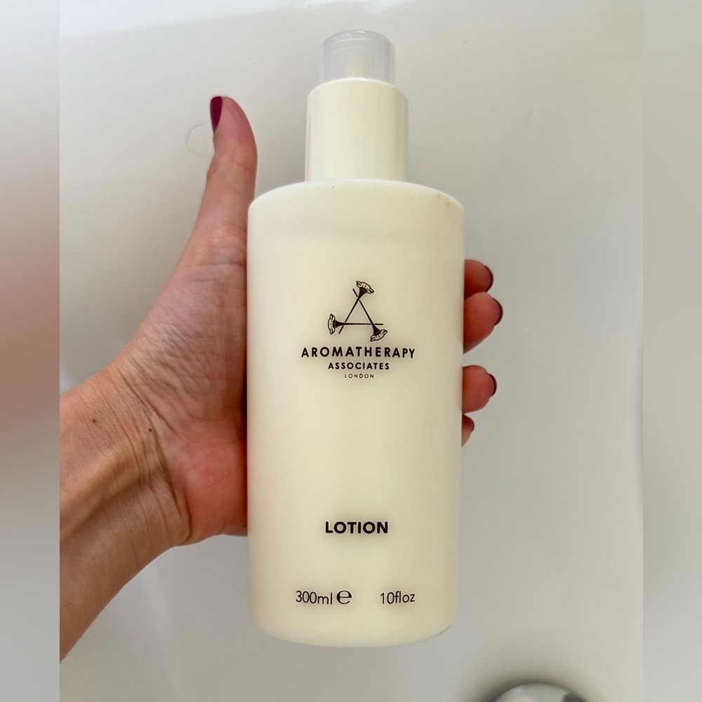 Aromatherapy Associates Lotion – 300 ml / 10 fl oz – New